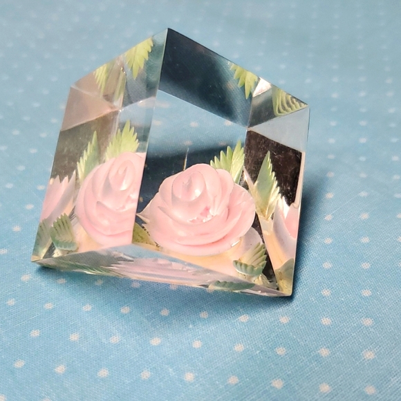 VTG Rose Paperweight Lucite Pink Flower 1½" Cube Home Offce Decor Teacher Desk - Picture 15 of 17